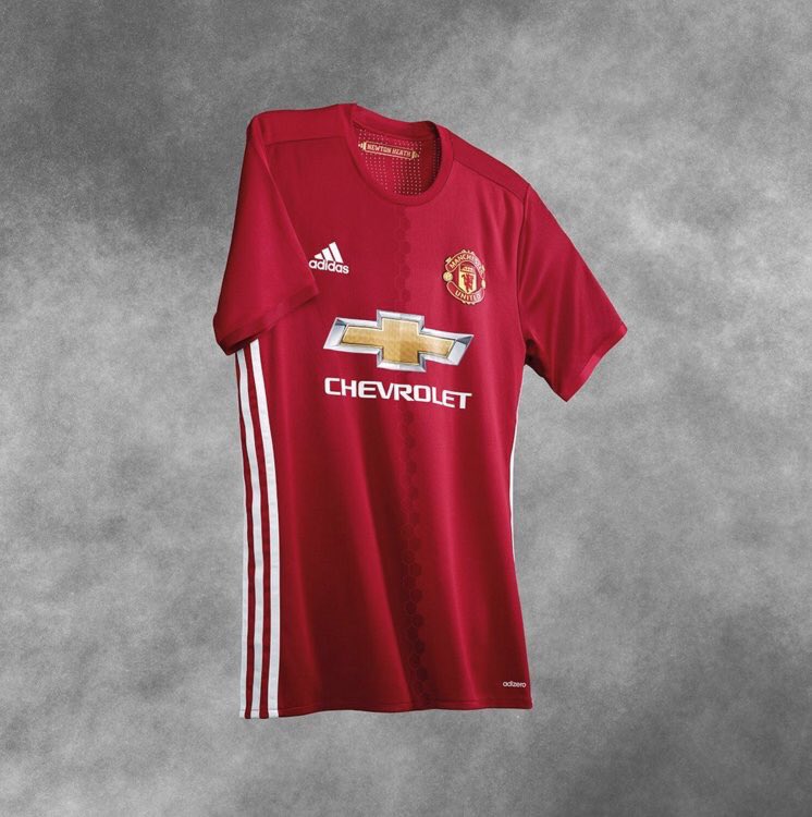 nueva camiseta 2016-2017 United entra en